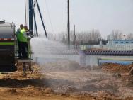 高速路段抑塵劑灑現(xiàn)場(chǎng)